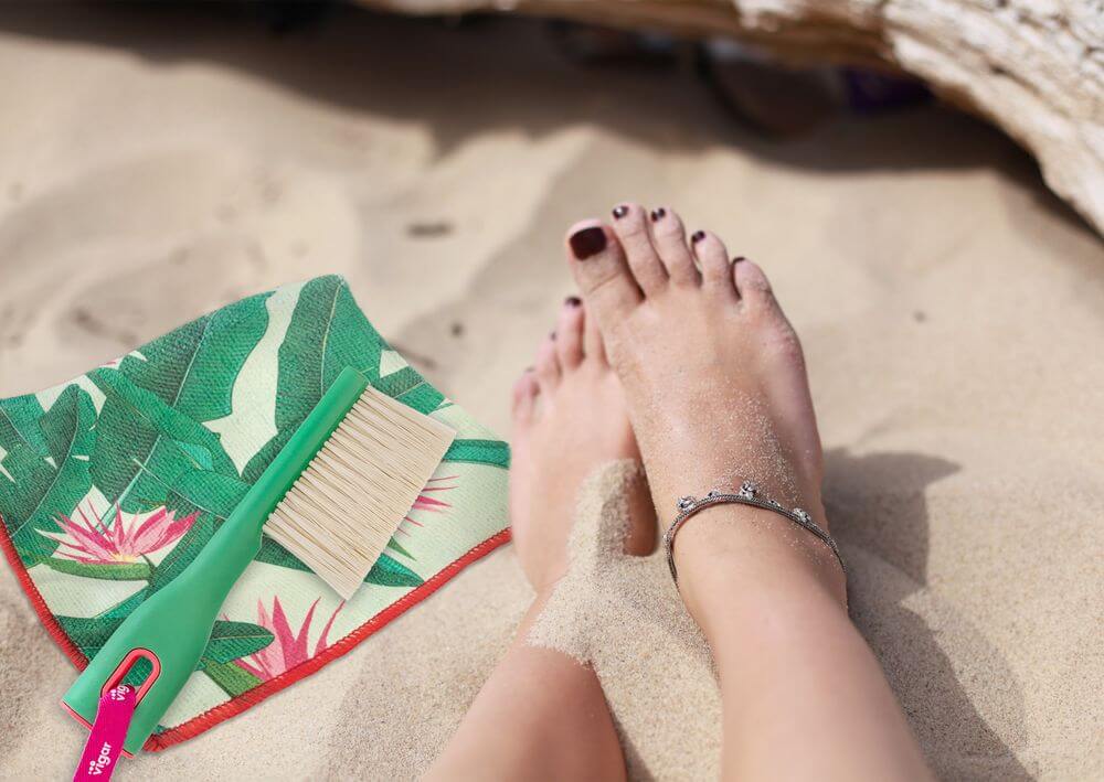 Vigar Beach Towel & Brush Set - LIFESTYLE - Picnic - Soko and Co