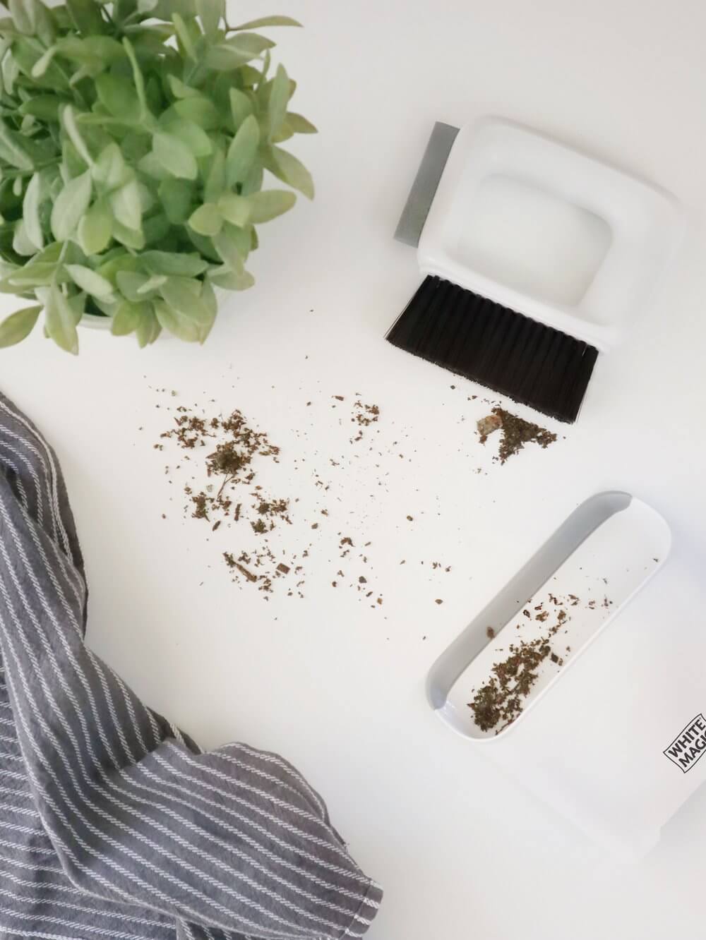 Kitchen Benchtop Dustpan & Brush White - KITCHEN - Bench - Soko and Co