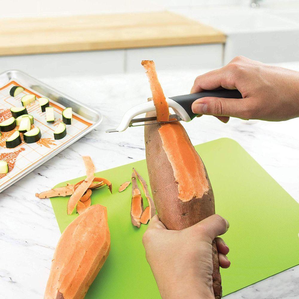 Tovolo Precision Vegetable Peeler - KITCHEN - Accessories and Gadgets - Soko and Co